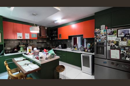 Casa à venda com 400m², 5 quartos e 4 vagas Casa à venda com 400m², 5 quartos e 4 vagasCozinha