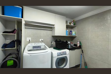 Casa à venda com 400m², 5 quartos e 4 vagas Casa à venda com 400m², 5 quartos e 4 vagasLavanderia