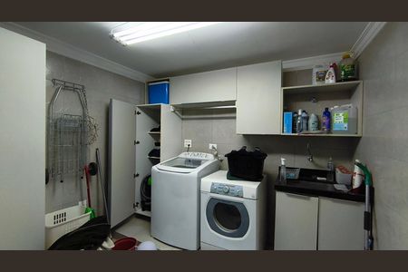 Casa à venda com 400m², 5 quartos e 4 vagas Casa à venda com 400m², 5 quartos e 4 vagasLavanderia