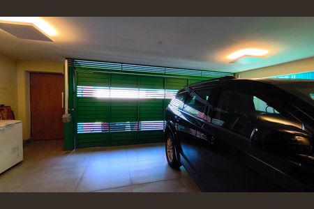 Casa à venda com 400m², 5 quartos e 4 vagas Casa à venda com 400m², 5 quartos e 4 vagasGaragem