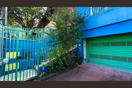 Casa à venda com 400m², 5 quartos e 4 vagas Casa à venda com 400m², 5 quartos e 4 vagasFachada