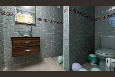 Casa à venda com 400m², 5 quartos e 4 vagas Casa à venda com 400m², 5 quartos e 4 vagasBanheiro 3 Lavanderia