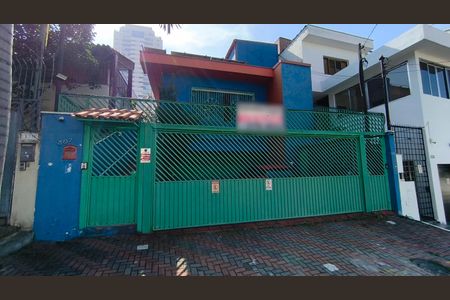 Casa à venda com 400m², 5 quartos e 4 vagas Casa à venda com 400m², 5 quartos e 4 vagasFachada