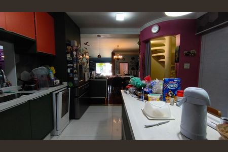 Casa à venda com 400m², 5 quartos e 4 vagas Casa à venda com 400m², 5 quartos e 4 vagasCozinha