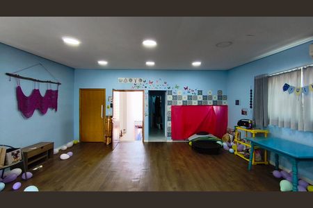 Casa à venda com 400m², 5 quartos e 4 vagas Casa à venda com 400m², 5 quartos e 4 vagasSalão de Festas