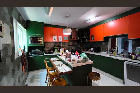 Casa à venda com 400m², 5 quartos e 4 vagas Casa à venda com 400m², 5 quartos e 4 vagasCozinha