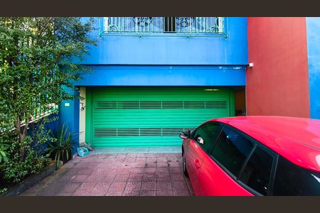 Casa à venda com 400m², 5 quartos e 4 vagas Casa à venda com 400m², 5 quartos e 4 vagasFachada