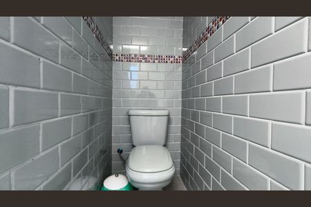 Casa à venda com 400m², 5 quartos e 4 vagas Casa à venda com 400m², 5 quartos e 4 vagasBanheiro 3 Lavanderia