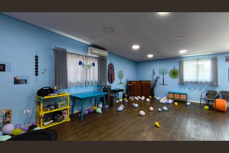 Casa à venda com 400m², 5 quartos e 4 vagas Casa à venda com 400m², 5 quartos e 4 vagasSalão de Festas