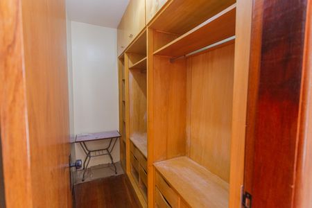 Apartamento à venda com 109m², 3 quartos e 2 vagas Apartamento à venda com 109m², 3 quartos e 2 vagasCloset da Suíte