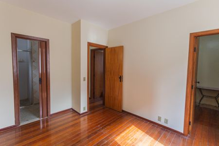 Apartamento à venda com 109m², 3 quartos e 2 vagas Apartamento à venda com 109m², 3 quartos e 2 vagasSuíte