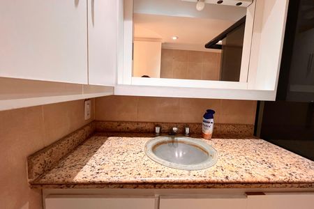Apartamento para alugar com 110m², 2 quartos e sem vaga Apartamento para alugar com 110m², 2 quartos e sem vagaBanheiro social