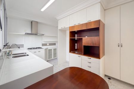 Apartamento para alugar com 166m², 3 quartos e 3 vagas Apartamento para alugar com 166m², 3 quartos e 3 vagasCozinha