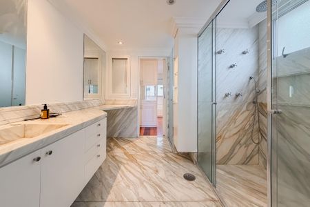 Apartamento para alugar com 166m², 3 quartos e 3 vagas Apartamento para alugar com 166m², 3 quartos e 3 vagasBanheiro da Suíte 2