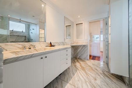 Apartamento para alugar com 166m², 3 quartos e 3 vagas Apartamento para alugar com 166m², 3 quartos e 3 vagasBanheiro da Suíte 2