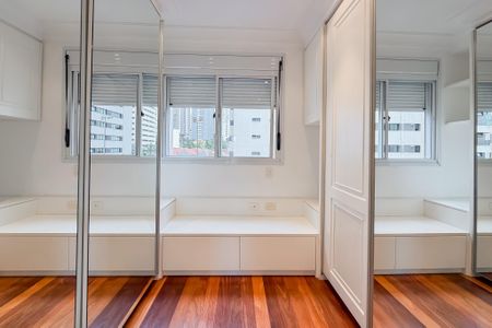 Apartamento para alugar com 166m², 3 quartos e 3 vagas Apartamento para alugar com 166m², 3 quartos e 3 vagasCloset da Suíte 2