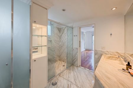 Apartamento para alugar com 166m², 3 quartos e 3 vagas Apartamento para alugar com 166m², 3 quartos e 3 vagasBanheiro da Suíte 2