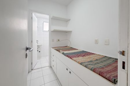 Apartamento para alugar com 166m², 3 quartos e 3 vagas Apartamento para alugar com 166m², 3 quartos e 3 vagasQuarto de Serviço