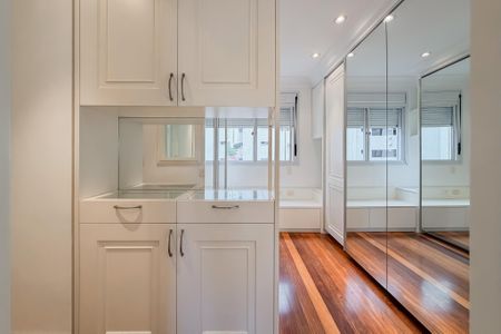 Apartamento para alugar com 166m², 3 quartos e 3 vagas Apartamento para alugar com 166m², 3 quartos e 3 vagasCloset da Suíte 2