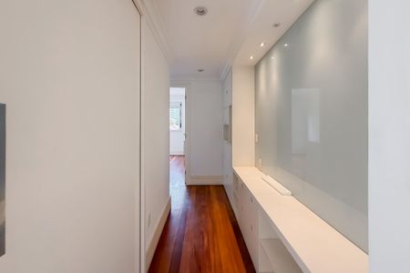 Apartamento para alugar com 166m², 3 quartos e 3 vagas Apartamento para alugar com 166m², 3 quartos e 3 vagasCorredor