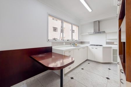 Apartamento para alugar com 166m², 3 quartos e 3 vagas Apartamento para alugar com 166m², 3 quartos e 3 vagasCozinha