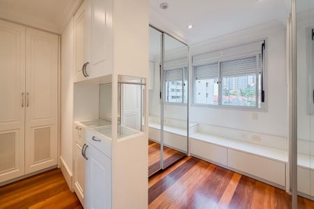 Apartamento para alugar com 166m², 3 quartos e 3 vagas Apartamento para alugar com 166m², 3 quartos e 3 vagasCloset da Suíte 2