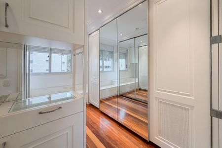 Apartamento para alugar com 166m², 3 quartos e 3 vagas Apartamento para alugar com 166m², 3 quartos e 3 vagasCloset da Suíte 2
