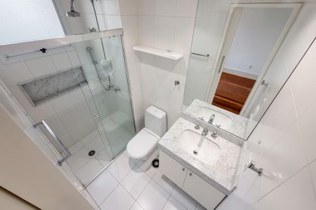 Apartamento para alugar com 166m², 3 quartos e 3 vagas Apartamento para alugar com 166m², 3 quartos e 3 vagasBanheiro da Suíte 1