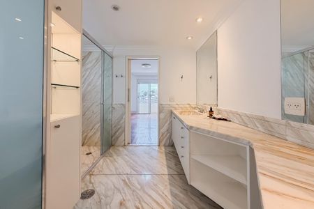 Apartamento para alugar com 166m², 3 quartos e 3 vagas Apartamento para alugar com 166m², 3 quartos e 3 vagasBanheiro da Suíte 2