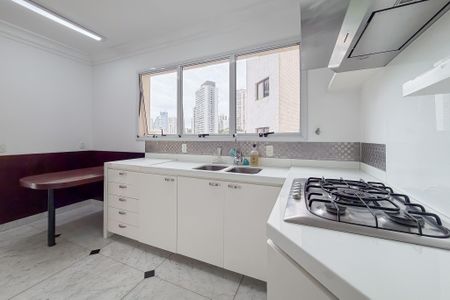 Apartamento para alugar com 166m², 3 quartos e 3 vagas Apartamento para alugar com 166m², 3 quartos e 3 vagasCozinha