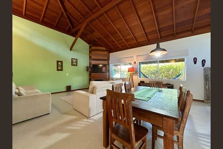 Casa para alugar com 330m², 4 quartos e 4 vagas Casa para alugar com 330m², 4 quartos e 4 vagasSala