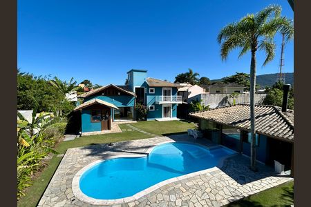 Casa para alugar com 330m², 4 quartos e 4 vagas Casa para alugar com 330m², 4 quartos e 4 vagasPiscina