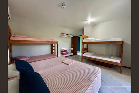 Casa para alugar com 330m², 4 quartos e 4 vagas Casa para alugar com 330m², 4 quartos e 4 vagasQuarto 2