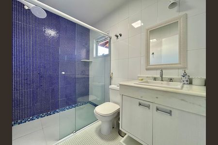 Casa para alugar com 330m², 4 quartos e 4 vagas Casa para alugar com 330m², 4 quartos e 4 vagasBanheiro suíte 1