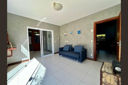 Casa para alugar com 330m², 4 quartos e 4 vagas Casa para alugar com 330m², 4 quartos e 4 vagasSala 2