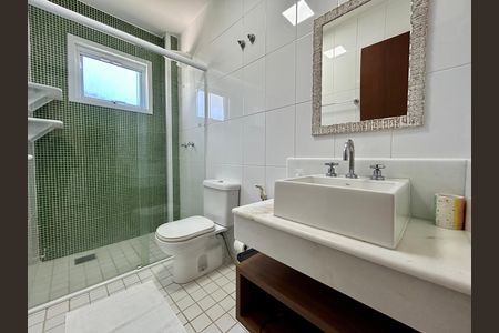Casa para alugar com 330m², 4 quartos e 4 vagas Casa para alugar com 330m², 4 quartos e 4 vagasBanheiro Suíte 3