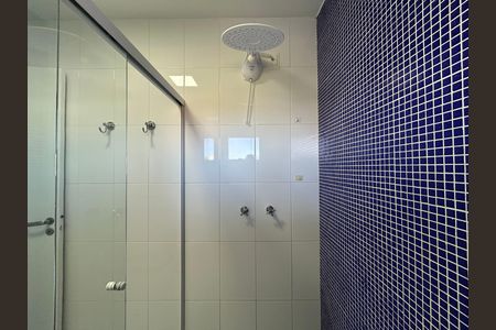 Casa para alugar com 330m², 4 quartos e 4 vagas Casa para alugar com 330m², 4 quartos e 4 vagasBanheiro suíte 1