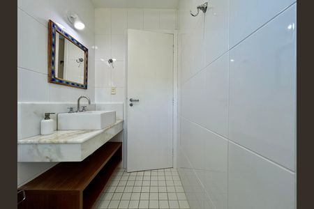 Casa para alugar com 330m², 4 quartos e 4 vagas Casa para alugar com 330m², 4 quartos e 4 vagasBanheiro Suíte 3