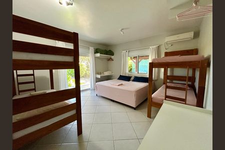 Casa para alugar com 330m², 4 quartos e 4 vagas Casa para alugar com 330m², 4 quartos e 4 vagasQuarto 2