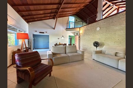 Casa para alugar com 330m², 4 quartos e 4 vagas Casa para alugar com 330m², 4 quartos e 4 vagasSala