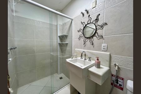 Casa para alugar com 330m², 4 quartos e 4 vagas Casa para alugar com 330m², 4 quartos e 4 vagasBanheiro Social