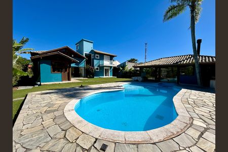 Casa para alugar com 330m², 4 quartos e 4 vagas Casa para alugar com 330m², 4 quartos e 4 vagasPiscina