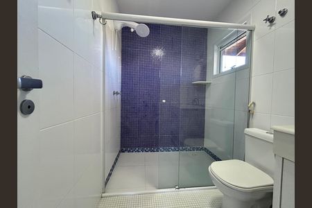 Casa para alugar com 330m², 4 quartos e 4 vagas Casa para alugar com 330m², 4 quartos e 4 vagasBanheiro suíte 1