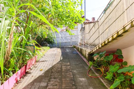 Garagem de casa à venda com 2 quartos, 150m² em Jardim Tres Irmaos, Taboão da Serra