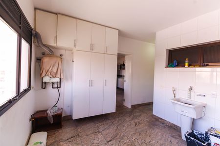 Apartamento para alugar com 298m², 4 quartos e 5 vagas Apartamento para alugar com 298m², 4 quartos e 5 vagasÁrea de Serviço