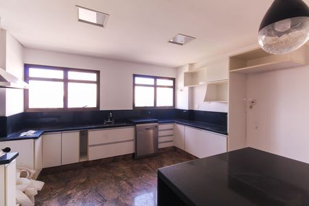 Apartamento para alugar com 298m², 4 quartos e 5 vagas Apartamento para alugar com 298m², 4 quartos e 5 vagasCozinha