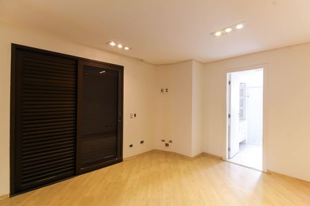 Apartamento para alugar com 298m², 4 quartos e 5 vagas Apartamento para alugar com 298m², 4 quartos e 5 vagasQuarto 2 - Suíte