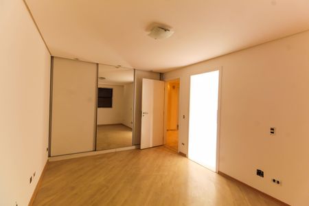 Apartamento para alugar com 298m², 4 quartos e 5 vagas Apartamento para alugar com 298m², 4 quartos e 5 vagasQuarto 3 - Suíte