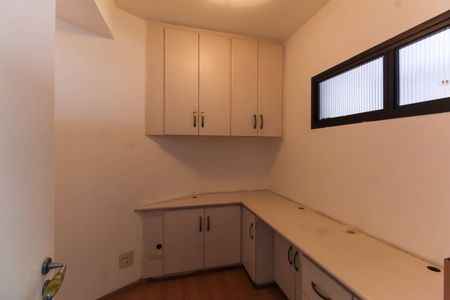 Apartamento para alugar com 298m², 4 quartos e 5 vagas Apartamento para alugar com 298m², 4 quartos e 5 vagasQuarto de Serviço