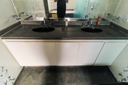 Apartamento para alugar com 298m², 4 quartos e 5 vagas Apartamento para alugar com 298m², 4 quartos e 5 vagasBanheiro da Suíte 4